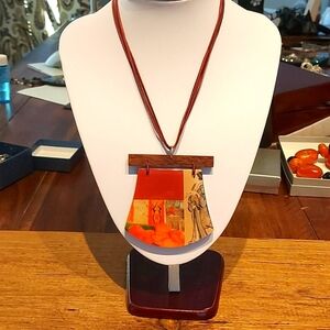 Caracol wooden necklace Asian theme